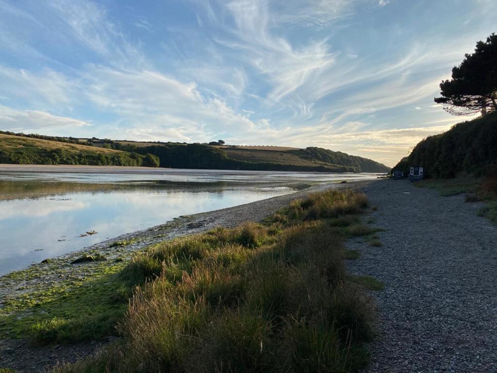 1 Chatsworth Riverscape Apartments - Riverview Apartment In Great Location With Free Parking Overlooking The Gannel Just A Short Walk From Newquays Incredible Beaches And Local Amenities New Quay Exterior foto