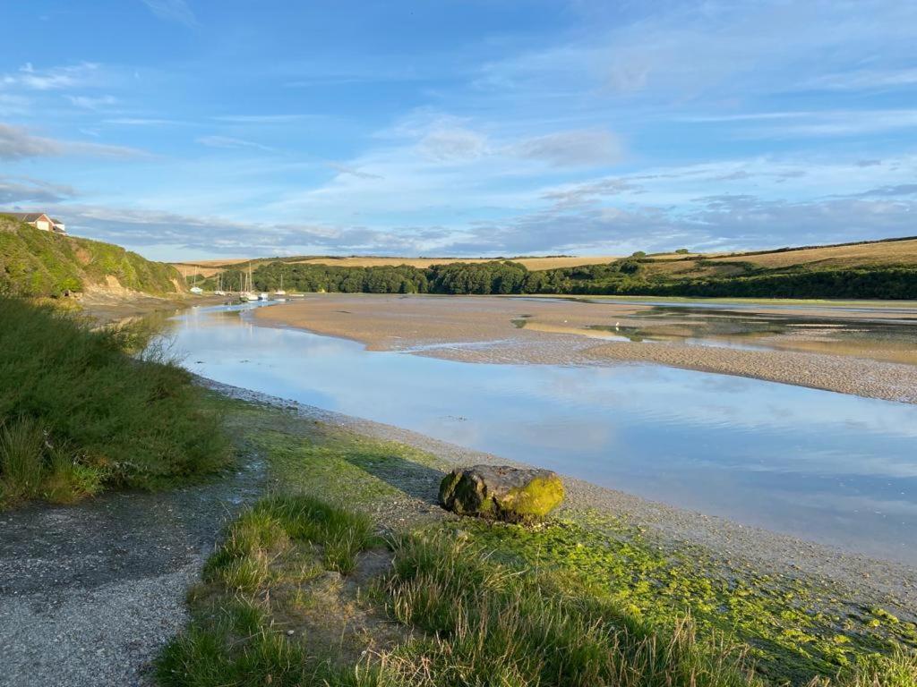 1 Chatsworth Riverscape Apartments - Riverview Apartment In Great Location With Free Parking Overlooking The Gannel Just A Short Walk From Newquays Incredible Beaches And Local Amenities New Quay Exterior foto